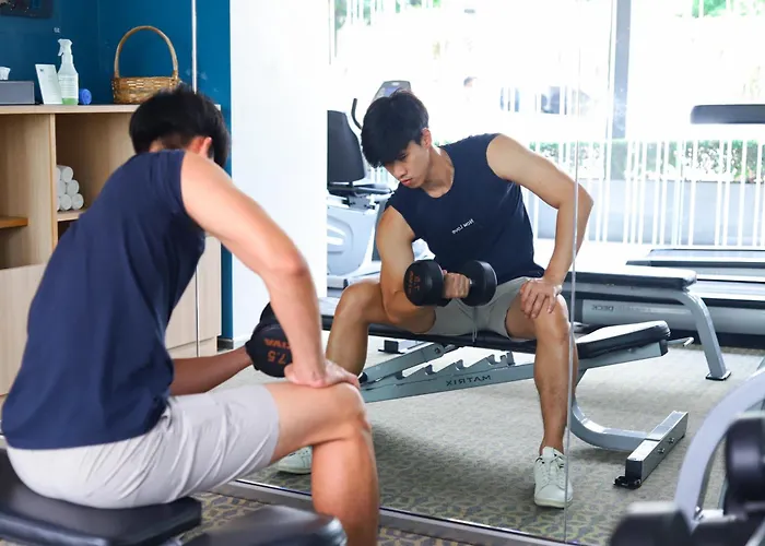 홀리데이 인 익스프레스 사톤 호텔